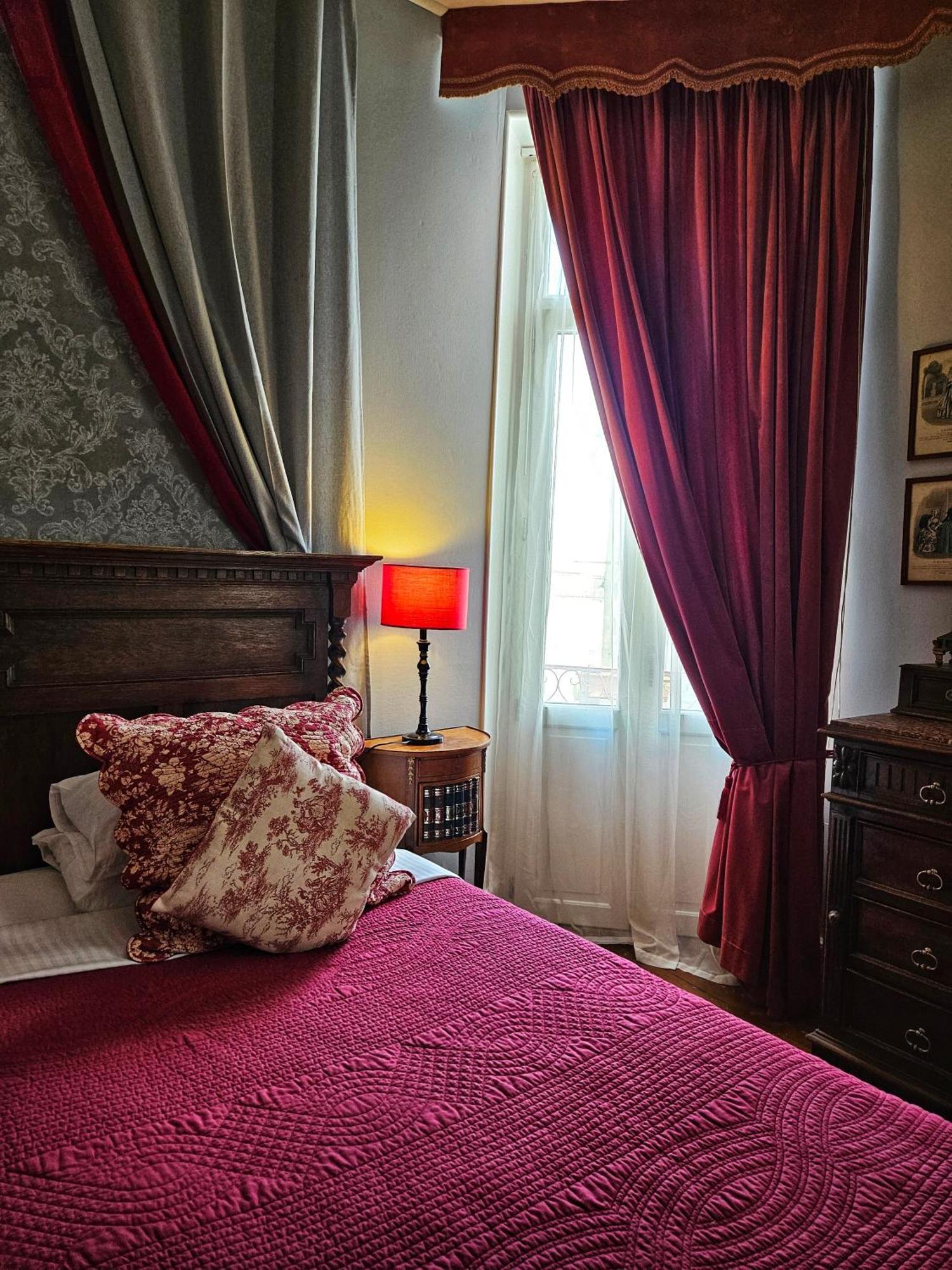 L'Entree Chambres D'Hotes Bar & Restaurant Castillonnès Eksteriør bilde