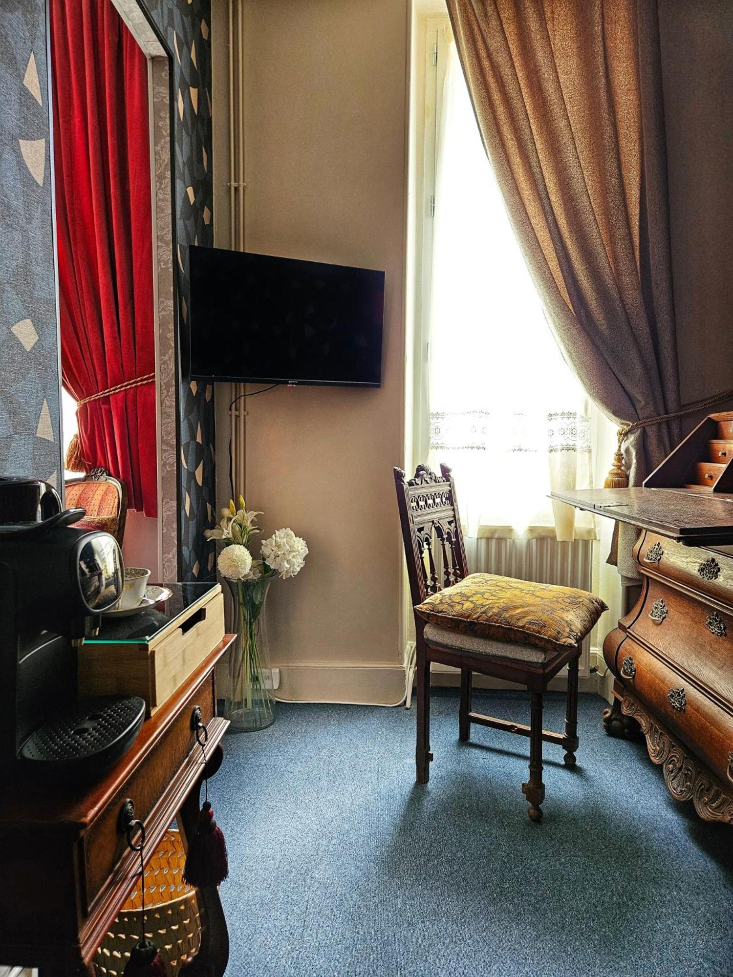 L'Entree Chambres D'Hotes Bar & Restaurant Castillonnès Eksteriør bilde